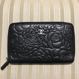 Chanel Camellia Lambskin zippy wallet/clutch 2008